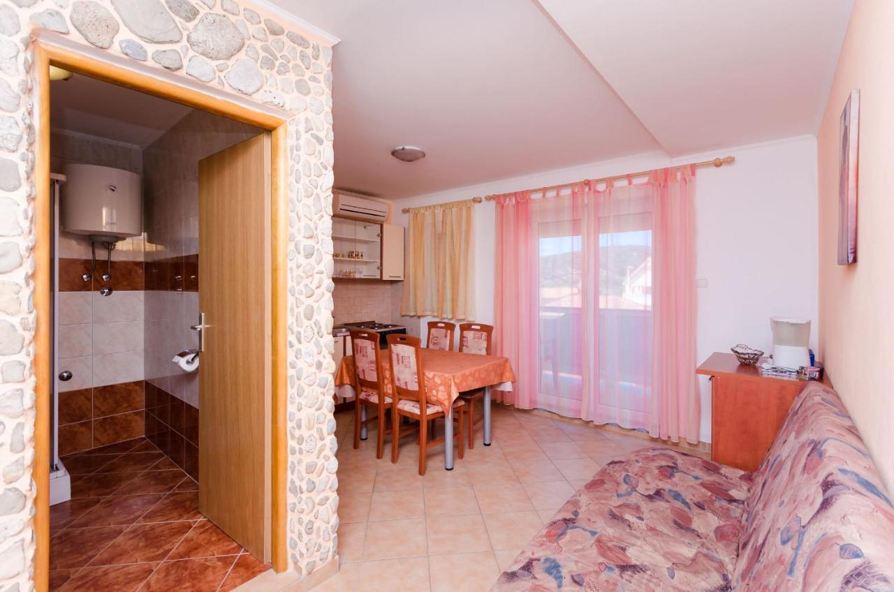 Apartments Rajka โลปาร์ ภายนอก รูปภาพ