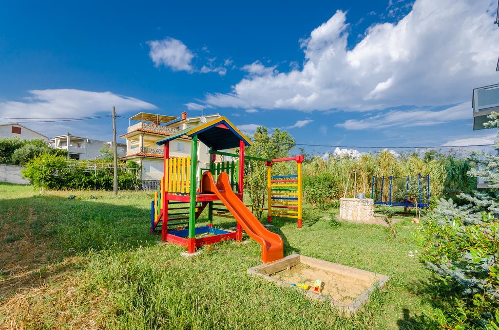 Apartments Rajka โลปาร์ ภายนอก รูปภาพ