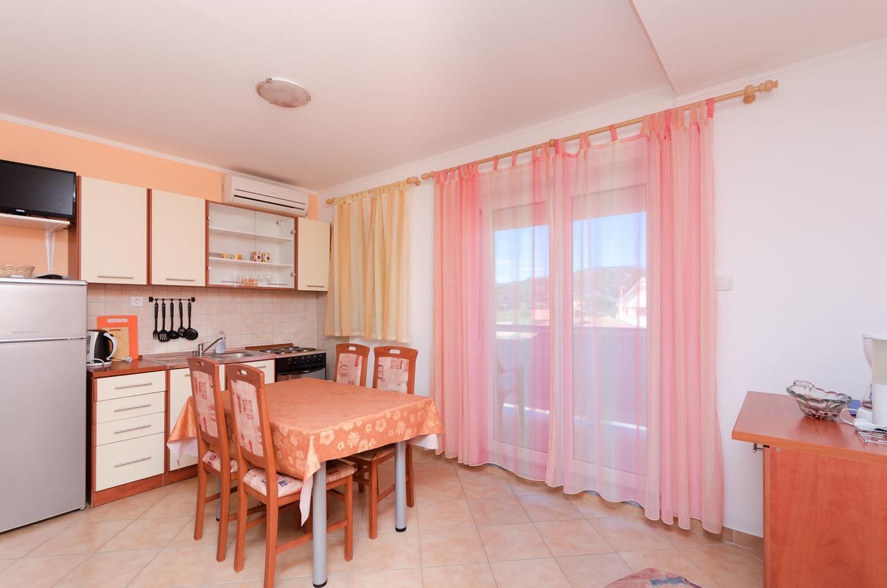 Apartments Rajka โลปาร์ ภายนอก รูปภาพ