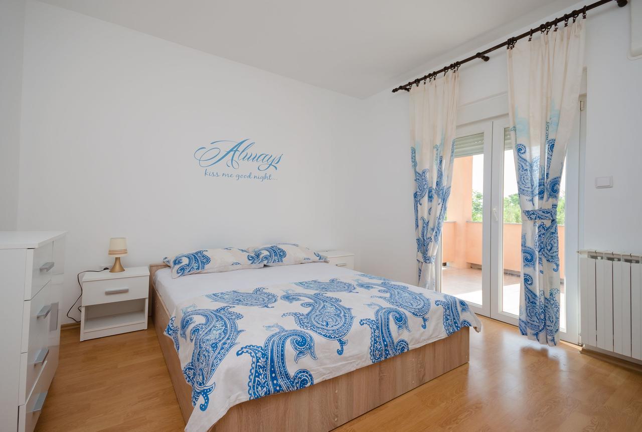 Apartments Rajka โลปาร์ ภายนอก รูปภาพ